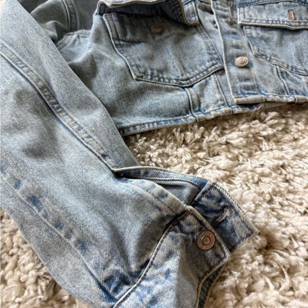 Blue H&M divided super cute denim cropped spring light wash jacket - Picture 3 of 7